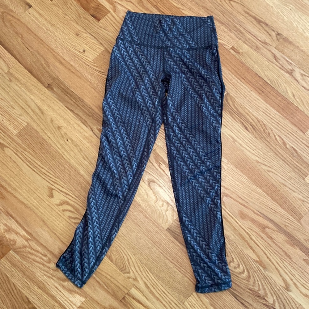 Aerie‎ Chill Play Move Patterned Leggings Printed Black and Gray Rope